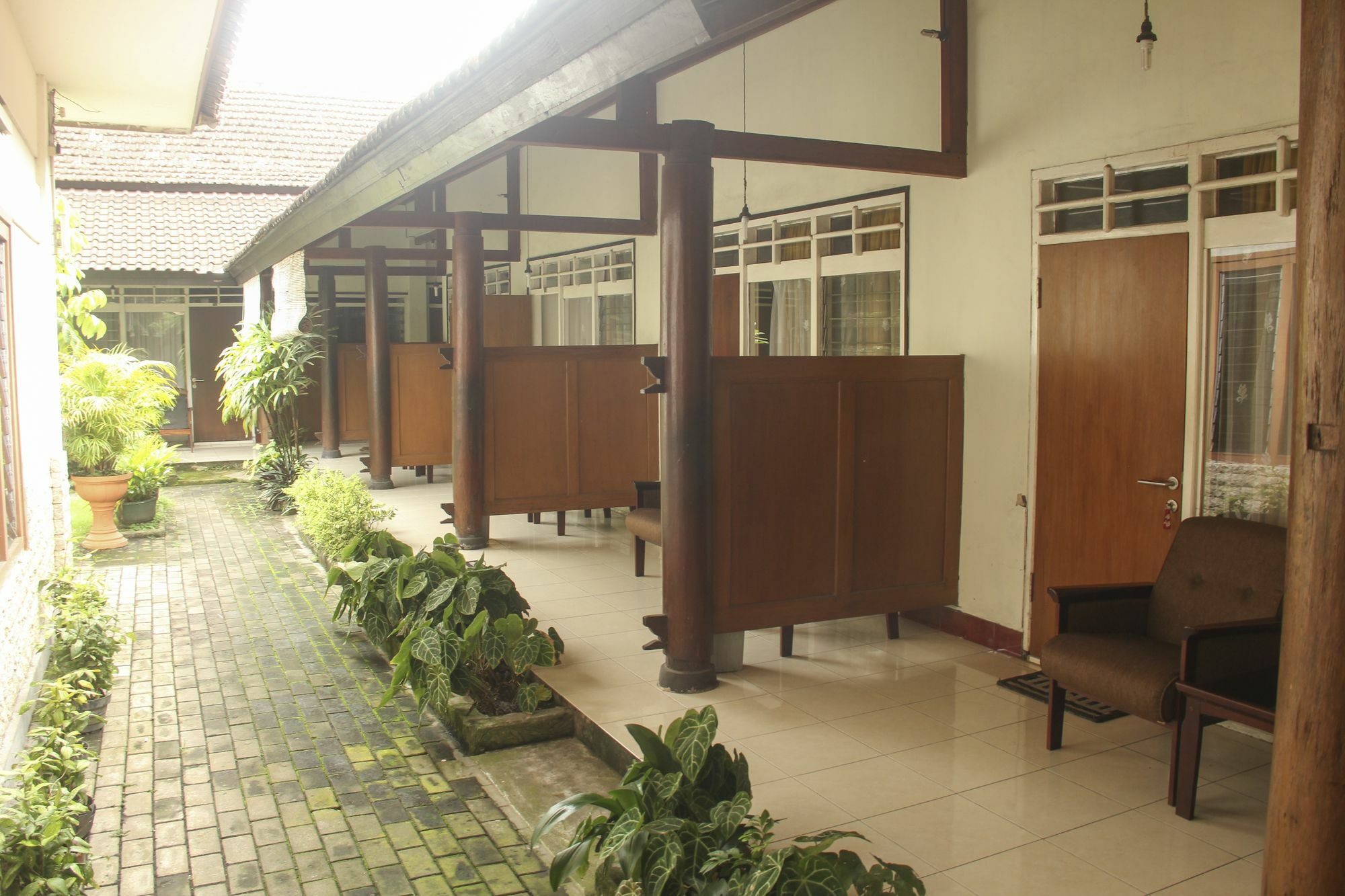 Reddoorz Plus @ Pejanggik ماتارام المظهر الخارجي الصورة